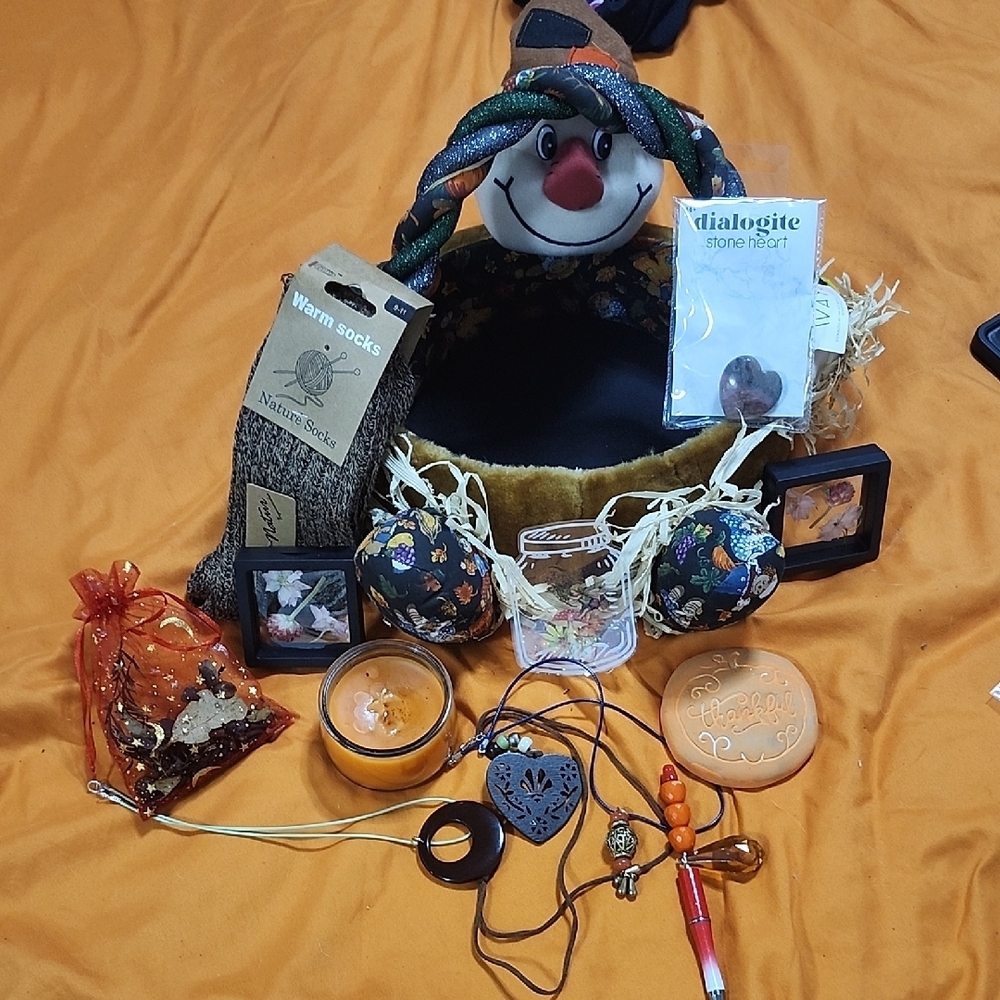 Handcrafted Harvest Heart and Soul Basket - Picture 5 of 8